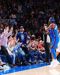 力压文班，亚历山大本场贡献4盖帽，马刺全队仅3次&amp;amp;文班1次