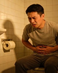 经常“放屁”是肝不好吗？提醒：放屁多很可能与这5种疾病有关！