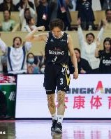 能否FMVP？杨力维13中8&amp;4记三分 砍下20分另有1板2断助队夺冠